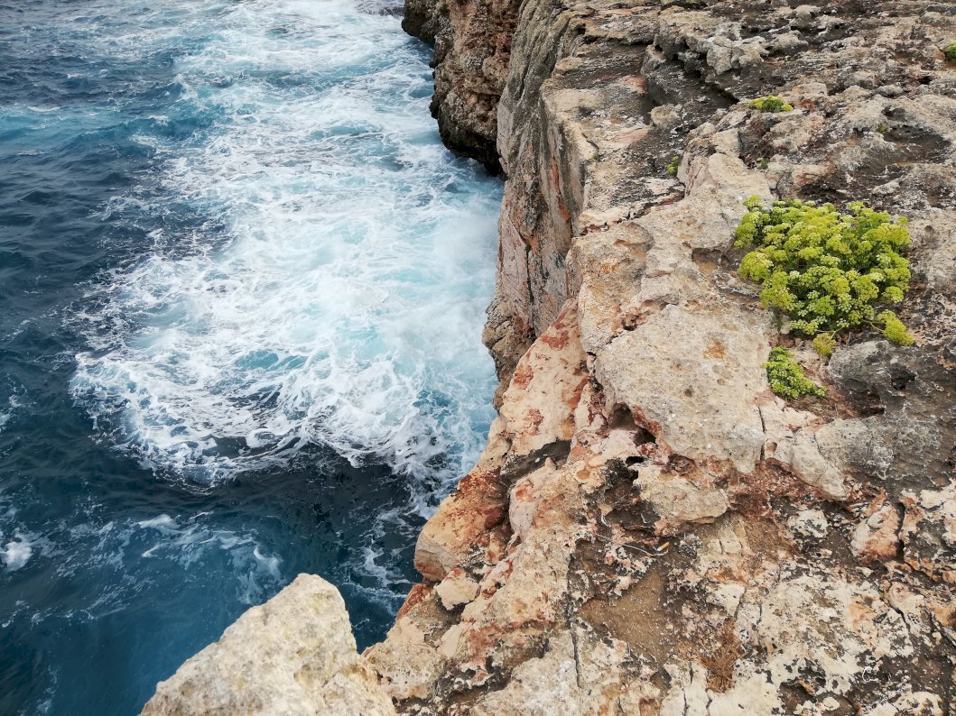 Waves breaking on a stone-cliff